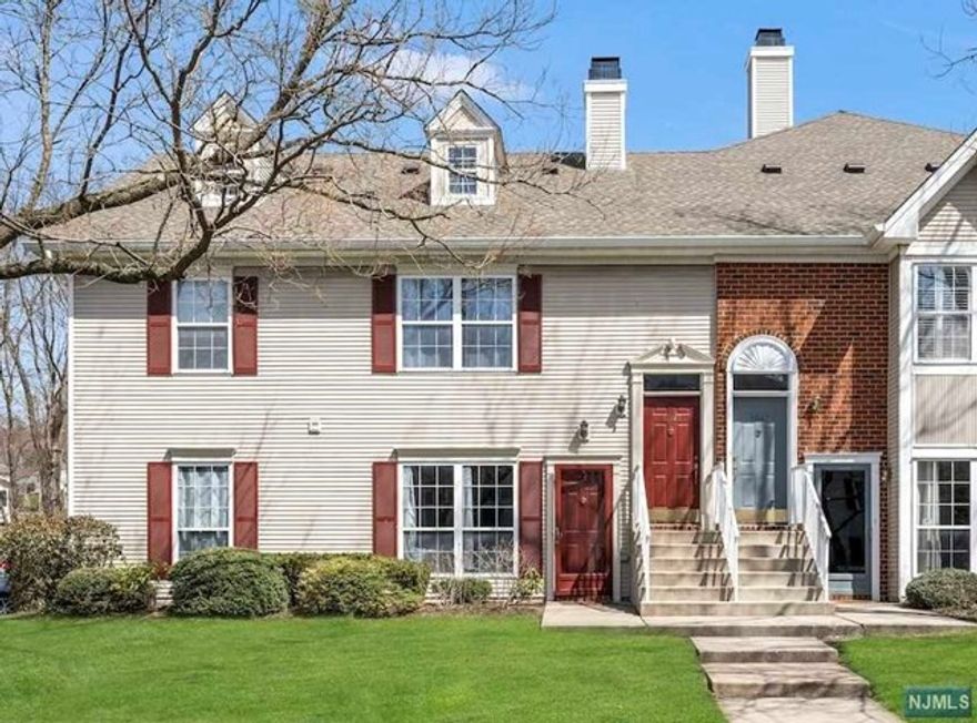 Immaculate two bedroom two bath end unit in desirable Franklin Crossing. Unit features laminate wood flooring throughout. Kitchen with quartz countertop and stainless steel appliances. Primary bedroom with walk-in closet. Ample storage in attic. Amenities include pool, tennis court, club house, playground. Plenty of outdoor parking spaces available. No Pets. No Smoking. Tenant responsible for renter insurance, all utilities, water/sewer, first $150 of each repair.