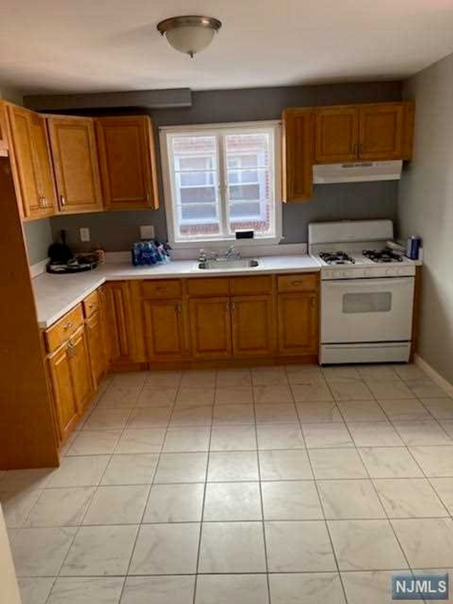 BEAUTIFUL renovated 3 bedrooms apartment for rent. Landlord provides refrigerator, stove, water. Parking on site. Separate Utilities. Tenant responsible for snow removal.
