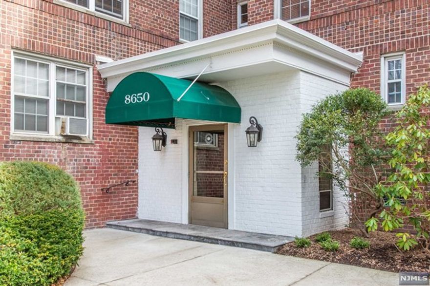 LIGHT, BRIGHT AND SOPHISTICATED! FABULOUS TURN-KEY STUDIO WITH LOVELY RIVER/NYC VIEWS AND ABUNDANT NATURAL LIGHT FEATURES MODERN KITCHEN WITH STAINLESS STEEL LG REFRIGERATOR AND WHIRLPOOL DISHWASHER, GAS RANGE/OVEN, MICROWAVE, SPARKLING QUARTZ COUNTER TOPS, SLEEK BREAKFAST BAR OFFERING PLENTIFUL PRISTINE CABINETRY. OPEN FLOOR PLAN OFFERS LIVING/DINING/KITCHEN COMBO WITH DESIRABLE WOOD PLANK FLOORING. GENEROUSLY-SIZED DRESSING AREA WITH TWO CLOSETS IS ADJACENT TO THE NEUTRAL RENOVATED FULL BATH. DOGGIE-FRIENDLY WOODCLIFF GARDENS IS A BEAUTIFULLY-MAINTAINED, LANDSCAPED, WELCOMING AND AFFORDABLE(!) COOPERATIVE COMMUNITY FEATURING OUTDOOR POOL, HOT TUB AND DECK WITH PANORAMIC VIEWS, AN EXERCISE ROOM AVAILABLE AT NOMINAL FEE, A LARGE AND IMMACULATE LAUNDRY ROOM IN EACH BUILDING; BOTH 167-ACRE BRADDOCK PARK AND EXCEL NYC TRANSPORTATION JUST FOOTSTEPS AWAY. LOOK NO FURTHER. THIS CHARMER - EVERYTHING YOU WANT, AND THEN SOME -- IS YOUR 'MUST-SEE'.