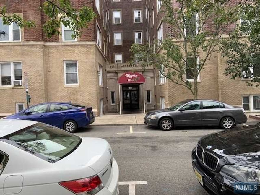 Spacious 3 bedroom apartment with views of New York City and 1 block away of Blvd East. 4th floor of elevator building. SS appliances, lots of closet space, laminated floors and laundry room in the basement. Includes heat and hot water.