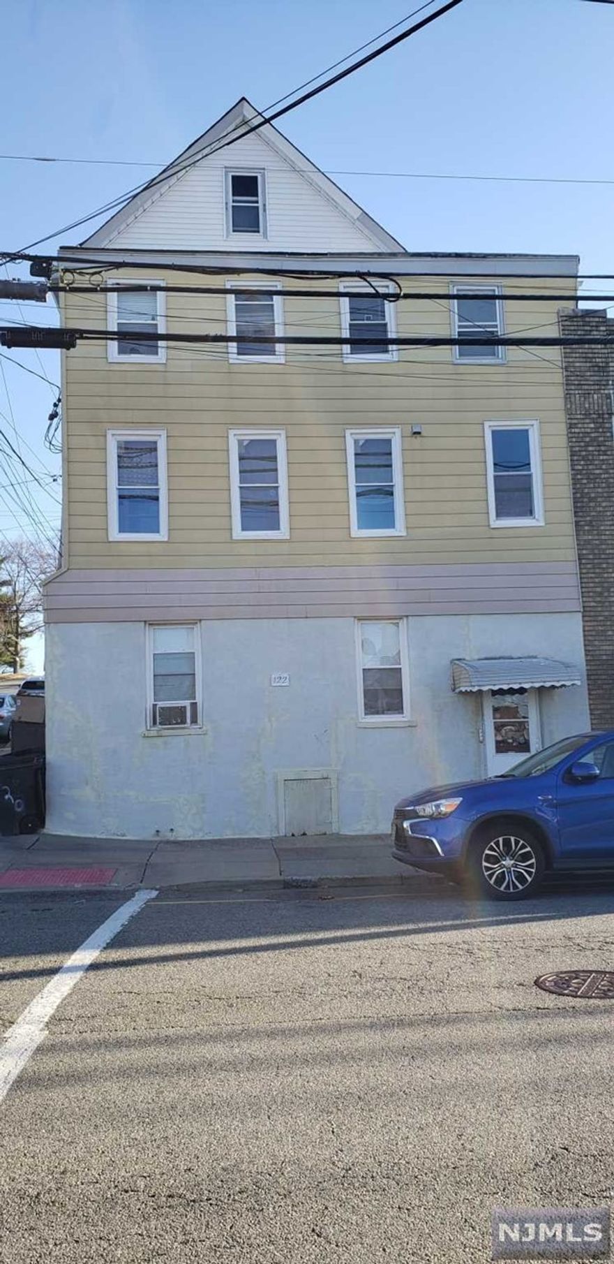 Beautifully updated 2-bedroom apartment available for rent! Apartment comes with hardwood floors, a kitchen, living room/dining room, and a full bath. Unit also has 1 parking space.