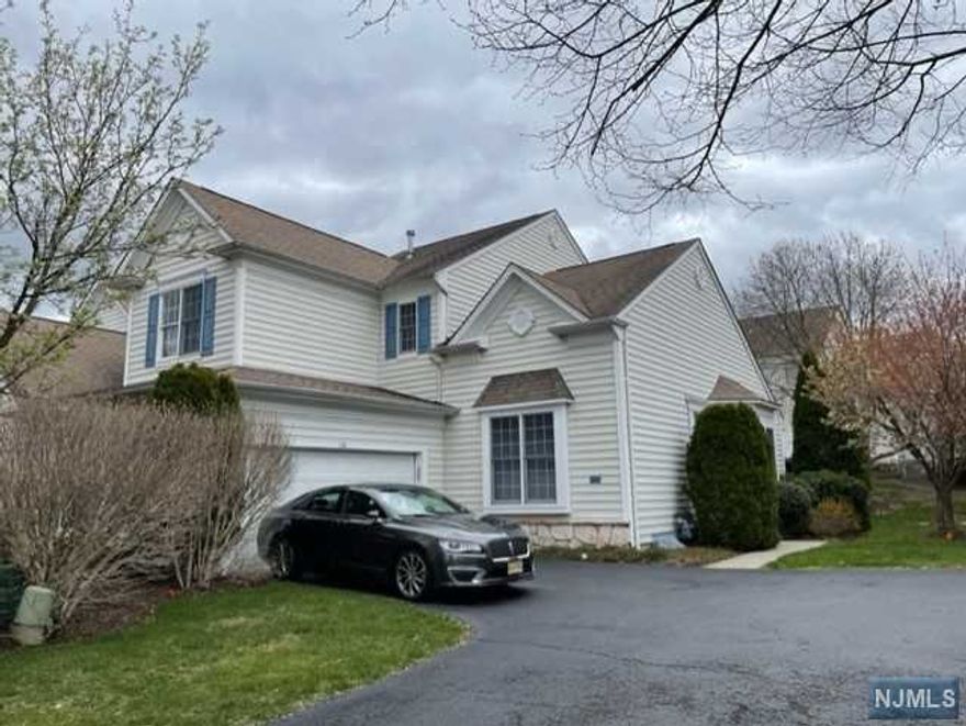 DESIRABLE PARAMUS BRETTONWOOD TOWNHOME. END UNIT, SPACIOUS ANF BRIGHT. DEERFIELD MODEL, WITH MASTER BEDROOM ON THE FIRST FLOOR. FINISHED BASEMENT, OFFICE WITH FULL BATH. CONVENIENT TRANSPORTATION TO NYC, NEAR ALL MAJOR HIGHWAYS AND SHOPPING.