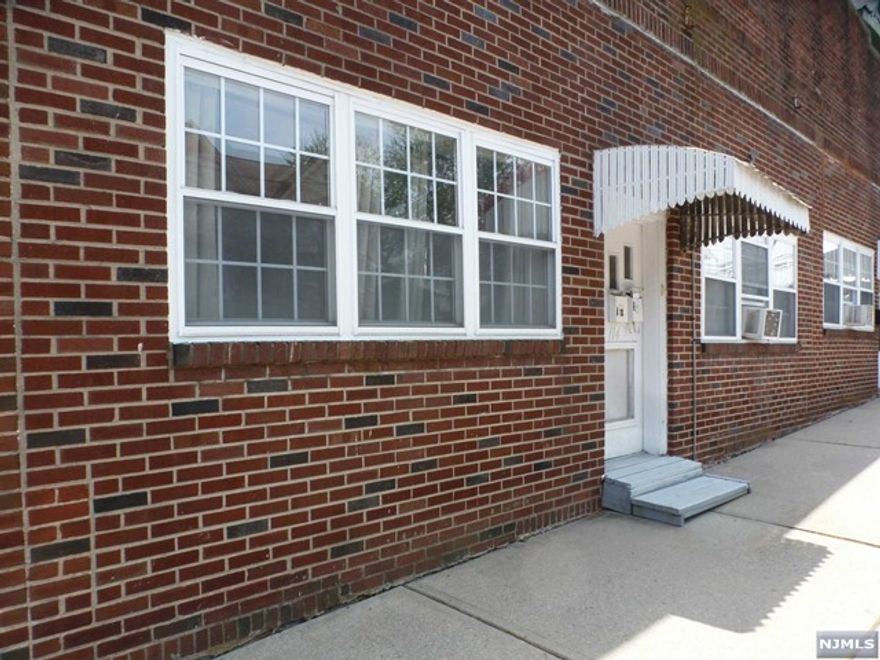 AFFORDABLE 1 BEDROOM APARTMENT FRESHLY PAINTED READY TO MOVE RIGHT IN...THIS APARTMENT FEATURES LIVING ROOM, EAT IN KITCHEN,BEDROOM AND FULL BATH...UTILITIES ARE SEPARATE..GOOD CREDIT AND INTERVIEW REQUIRED..PARKING IN REAR OF BUILDING.. CLOSE TO SHOPS AND ALL TRANSPORATION!! UNIT 8 LEFT APARTMENT