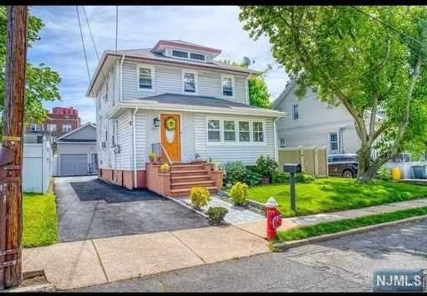 Spacious 3 bedrooms and 2.5 bathrooms. finished basement. First floor entry foyer, power room large Living room, bedroom, Dining room, meik with quartz counter tops and ss appliance, from the kitchen you have access to a beautiful back yard and deck perfect for outdoor enjoying outdoor life. Second floor two large bedrooms and a full bathroom. Basement is finished. Family room, office space full bathroom, laundry room