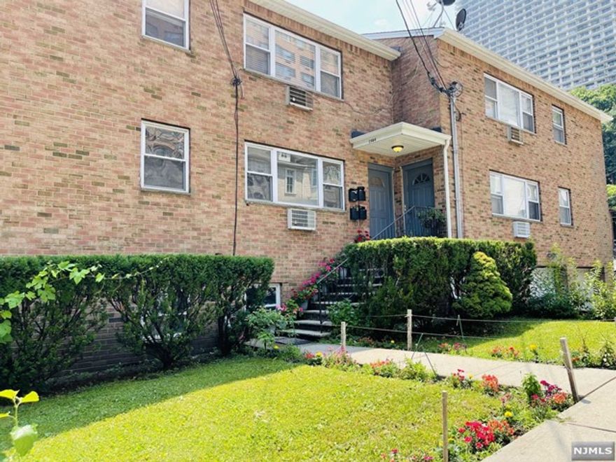 SPACIOUS 2 BEDROOM 1ST FLOOR APARTMENT OFFERS, LARGE LIVING ROOM, DINING ROOM, KITCHEN, ONE FULL BATHROOM, HARDWOOD FLOORS, EXTRA CLOSET SPACE ... HOT WATER INCLUDED, TENANT PAYS UTILITIES. COIN OPERATED LAUNDRY IN THE COMPLEX. CLOSE TO NYC PUBLIC TRANSPORTATION, STREET PARKING. GARAGE PLUS ONE PARKING SPACE AVAILABLE FOR $200 PER MONTH. CREDIT CHECK AND INTERVIEW REQUIRED.