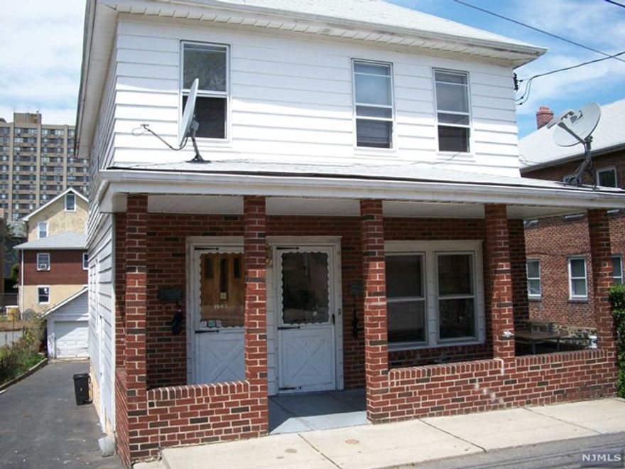 Very nice residential area, first floor of 2 family house, Hardwood floors, Washer/Dryer in basement, Close to schools, N.Y Trans just 2 blocks away, Landlord pays Heat, Hot/Cold water.driveway parking only in emergency/snowydays.