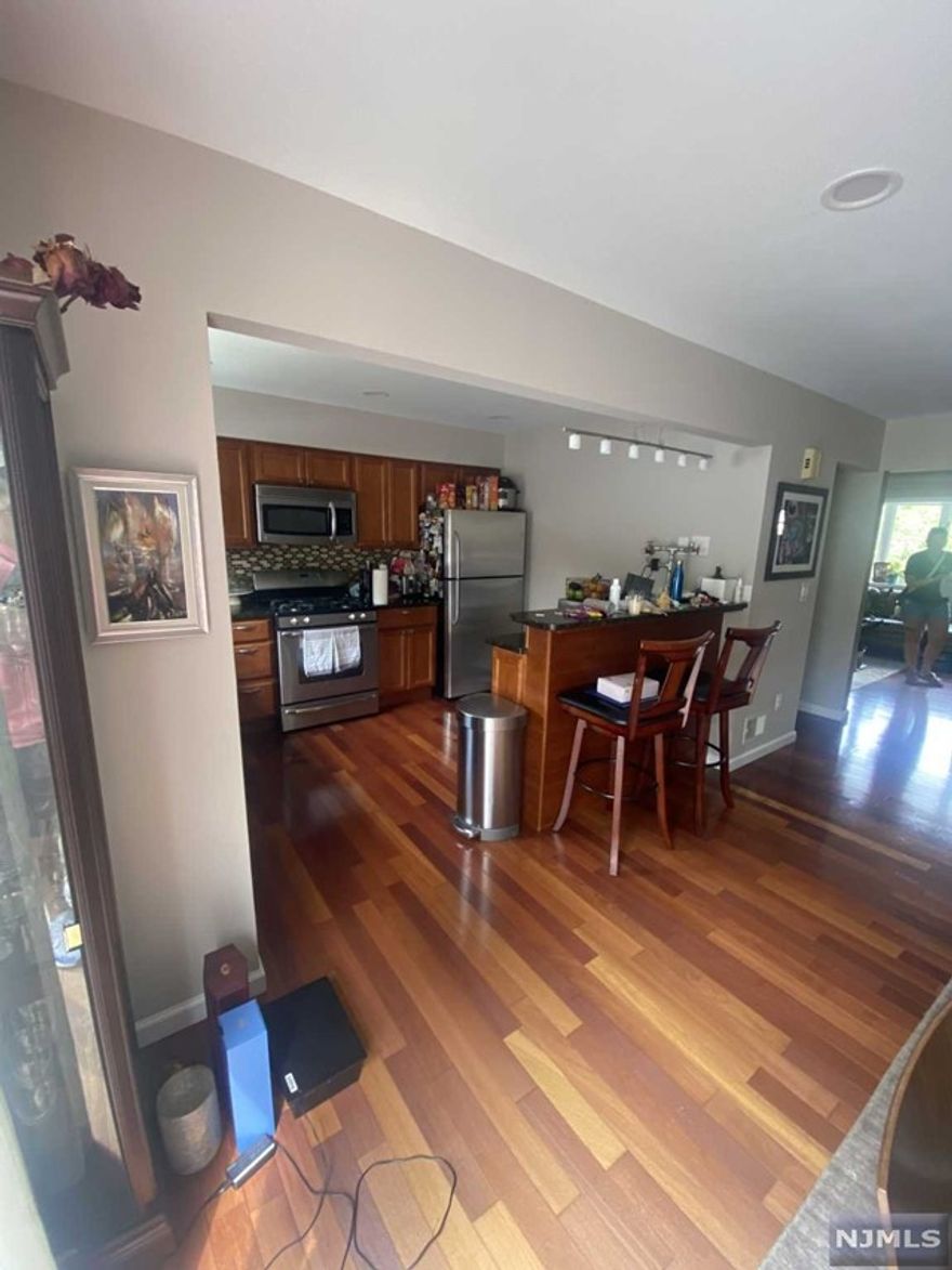 Great Rutherford townhouse with perfect sized backyard for entertaining. Nice open kitchen (renno'd) to dining room and nice sized living room. All 3 bedrooms upstairs making it perfect for privacy. Two car tandem spaces in the driveway - owner will be using garage for storage.