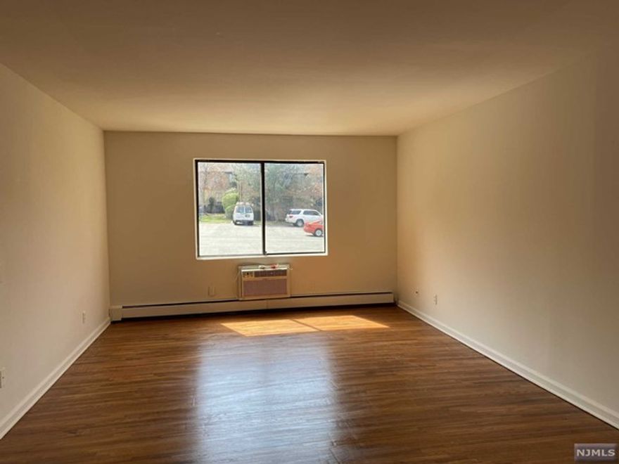 LARGE, 1ST FLOOR, ONE BEDROOM APARTMENT SET IN A QUIET HILLTOP AREA OF MAHWAH. THIS APARTMENT BOASTS A SPACIOUS LIVING ROOM AND DINING ROOM WITH SLIDING GLASS DOORS. ENJOY YOUR MORNING COFFEE ON THE COZY BALCONY. PARKING AND OUTDOOR POOL INCLUDED. LAUNDRY ON-SITE. LINDVALE GARDENS IS LOCATED JUST A FEW BLOCKS FROM RESTAURANTS, SHOPPING, AND EVERYTHING RT. 17 HAS TO OFFER. PETS WILL BE CONSIDERED.