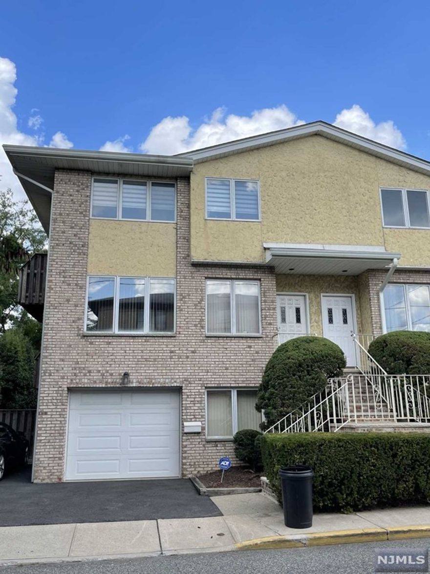 Excellent location. Bright and sunny. Cyclist dream (2 blocks from 9W). Walking distance to schools, restaurants and park with playground, basketball court and tennis court, and hiking trails. Easy commute to NYC (NJ transit to GW bridge, Port Authority, and Rockland Coach). Vaulted ceiling in master suite with balcony overlooking backyard. Hardwood floors. Landscaping and snow removal included.