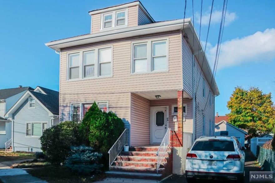 Visit Totowa to see this stunning rental home. The house has three spacious bedrooms and one bathroom. Anyone with kids will love that it is close to the middle school. Additionally, there are churches and stores nearby as well as newyork transportion.