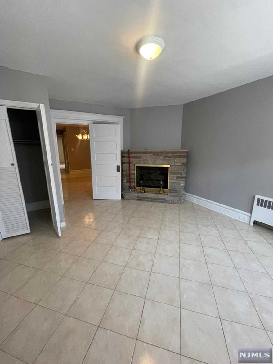 This spacious and well-maintained apartment offers three bedrooms and one bathroom, providing ample living space. Situated in a desirable location, it boasts a comfortable and convenient living environment. The living room is perfect for relaxation and entertainment, featuring a fieplace and large windows that let in plenty of natural light, creating a bright and inviting atmosphere. The kitchen has modern stainless steel appliances and ample counter space. It's equipped with a refrigerator, stovetop and dishwasher, making meal preparation and cooking a breeze. The kitchen also offers sufficient cabinet space to store all your culinary essentials. Come and submit your application now!