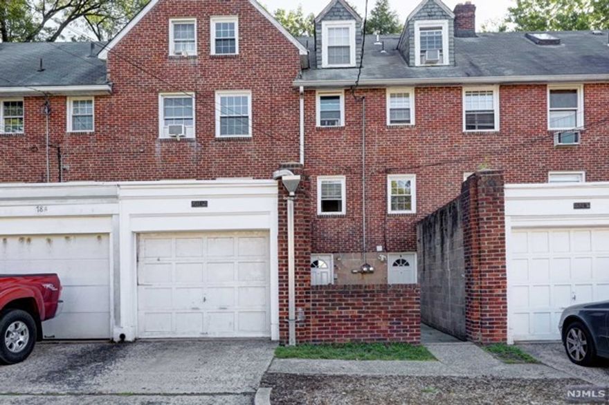 Located in the heart of Radburn, this beautiful 1st floor 2 Bedroom, 1.5 bath apartment offers specious and bright living room. Updated Modern large eat-in-kitchen, generous size bedrooms, the finished basement makes a great play area. washer/dryer included. Situated minutes from the train to NY, steps away the Radburn school and in short distance to shopping, houses of worship and major Hwys. Enjoy the Radburn amenities, including pool, parks, playgrounds, tennis courts and a range of activities for children and adults. (Small pets are OK).