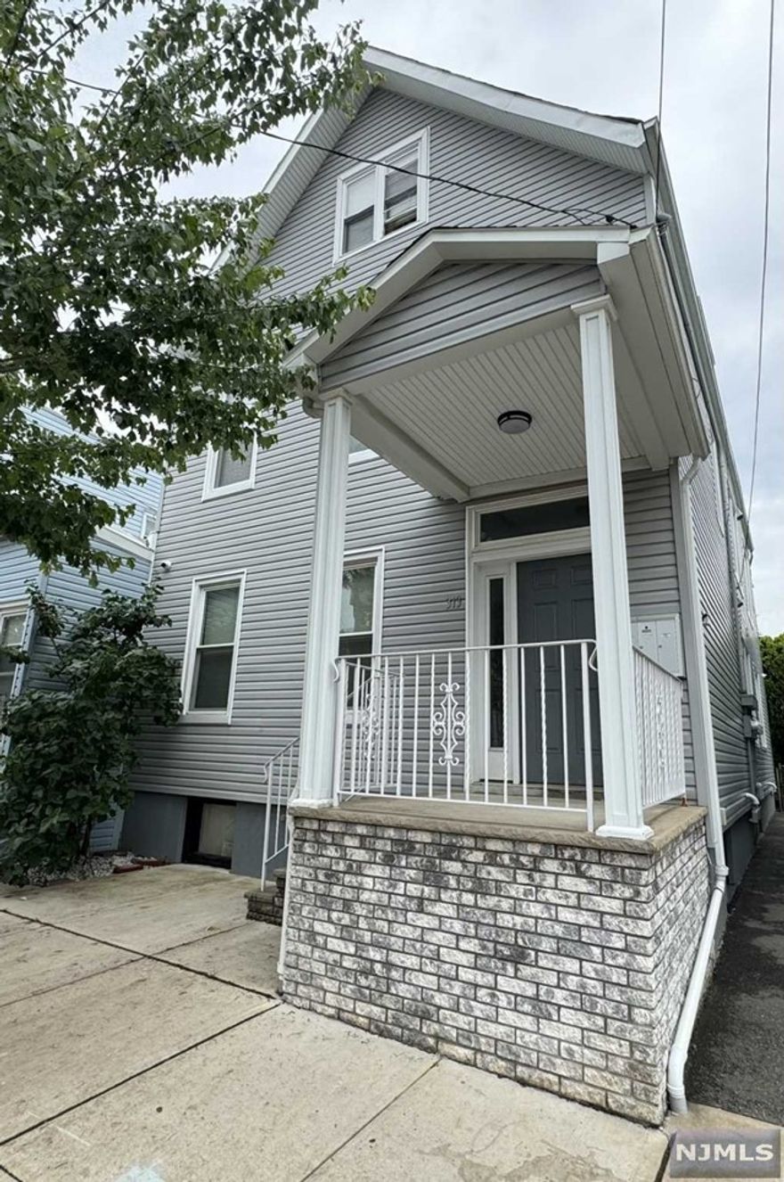 Welcome to this nice sized 1 bedroom, full bathroom, living room and kitchen in Harrison. Within Walking distance to Harrison Path station, shopping district, and restaurants. Easy access to Route 280,21 and the NJ Turnpike.