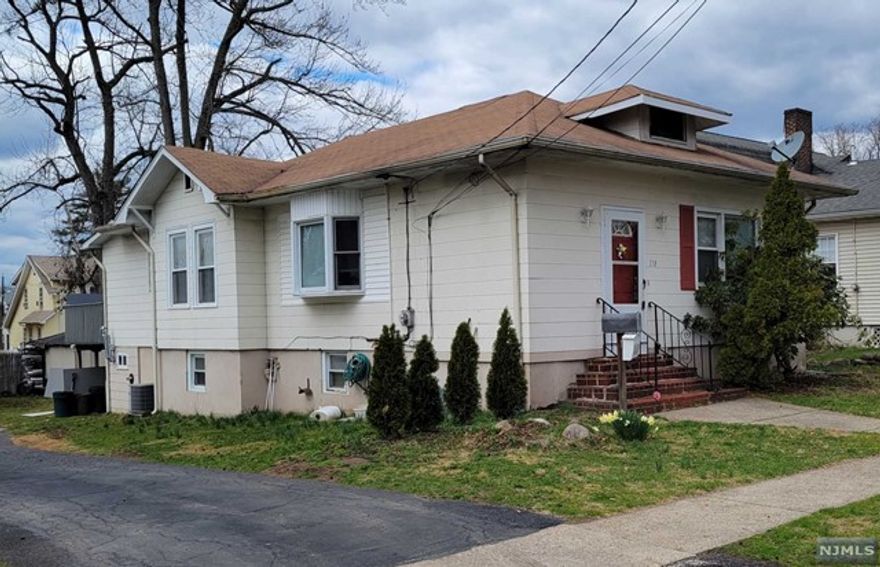 BRIGHT RENOVATED RANCH FACING TO EAST & SOUTH ON QUIET STREET. ENTERANCE FOYER, 1/2 BATH AND DEN, LIVING ROOM/BAY WINDOW, DINNING ROOM, ALL HARDWOOD, MODERN KITCHEN/DECK, TWO BED ROOM, BATH. LONG DRIVEWAY, PRIVEATE FENCED BACK YARD. BASEMENT FINISHED.