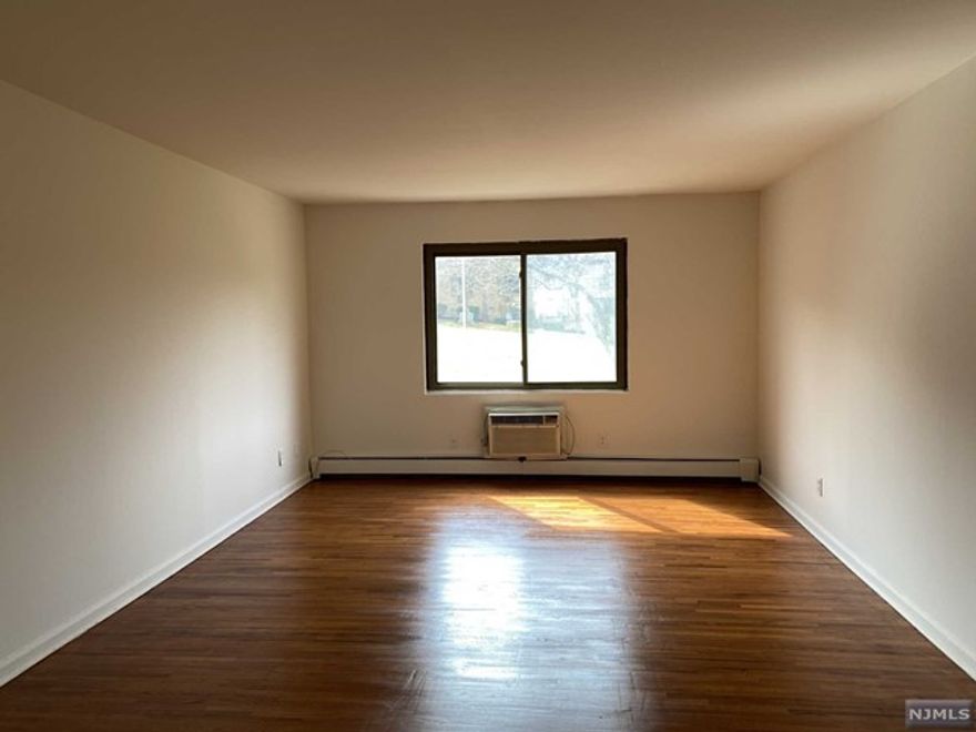 LARGE, 1ST FLOOR, ONE BEDROOM APARTMENT SET IN A QUIET HILLTOP AREA OF MAHWAH. THIS APARTMENT BOASTS A SPACIOUS LIVING ROOM AND DINING ROOM WITH SLIDING GLASS DOORS. ENJOY YOUR MORNING COFFEE ON THE COZY BALCONY. PARKING AND OUTDOOR POOL INCLUDED. LAUNDRY ON-SITE. LINDVALE GARDENS IS LOCATED JUST A FEW BLOCKS FROM RESTAURANTS, SHOPPING, AND EVERYTHING RT. 17 HAS TO OFFER. PETS WILL BE CONSIDERED.