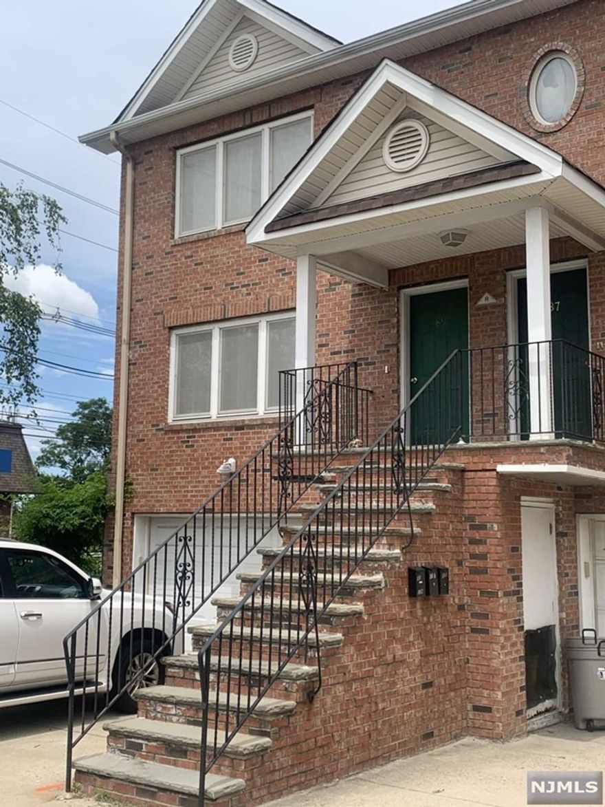 Bright South Facing Two Family on the 2ND FL UNIT Built 2004 with One parking space. 2 Bedrooms and One full bath. Upgraded Kitchen and Bright Living room. W/D IN UNIT. Walking distance to NYC Express BUS STOPS, Restaurants, Public Park, schools and much more. Easy access to major highways.