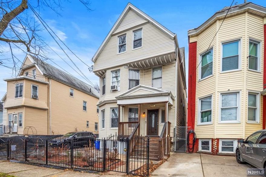 Spacious top floor unit you can transform into your cozy, relaxing home. Brand new fridge and stove, newly installed windows and doors, freshly painted walls -- you would definitely love to pour your creative mind into this unit, it has 2 bedrooms, your choice of making the other one your workspace area! Incredible location in Newark next to peaceful green spaces such as Badger Ave Park and Jesse Allen Park. Also has easy access to restaurants, grocery stores, shopping, transportation, school, and so much more!