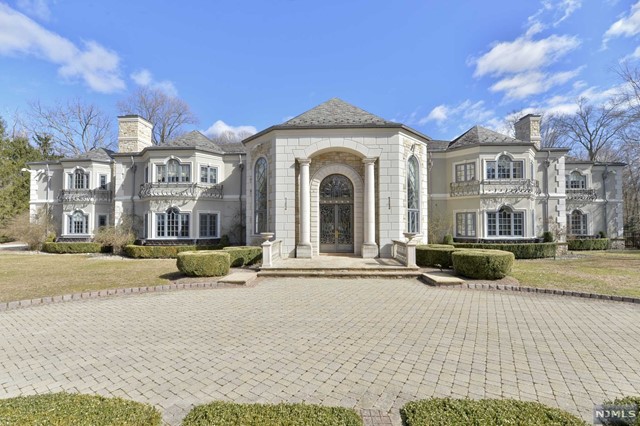 101 Fox Hedge Road, Saddle River, New Jersey - 9 Bedrooms  
14 Bathrooms  
24 Rooms - 