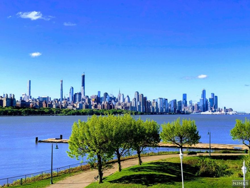 Spacious & upgraded home in the prestigious promenade. South East facing 2 bedroom 2 bath unit, balcony features NYC and Hudson River views. This home has a beautifully updated kitchen that opens up to an oversized living area that is ideal for entertaining. Both bedrooms have custom closets, Bonus Room off of kitchen