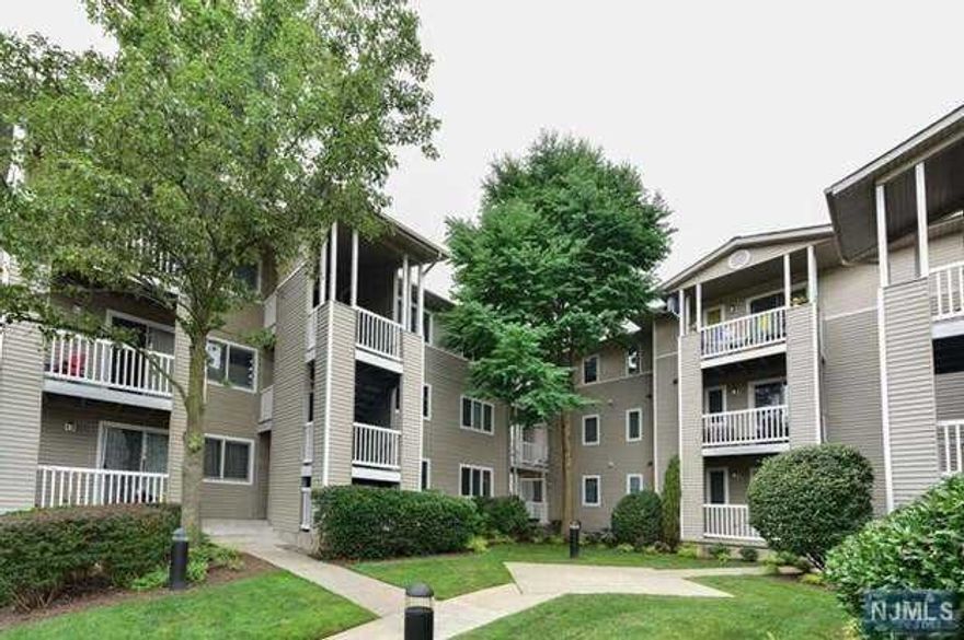 Well maintained 2 bedroom and 2 full bathroom condo in desirable Allendale. This is a move-in ready second floor unit with a balcony. Master bedroom has a master bath and an additional full bath with shower over tub. Laundry in unit. Storage space on the ground floor. Close to schools, shopping, library, parks & public transportation. Top-ranked schools. No garage. 1 assigned parking space and plenty guest parking. Newer appliances. No pets. Non-smoking. Must have excellent credit. It can be rented at furnished with $2600/month.