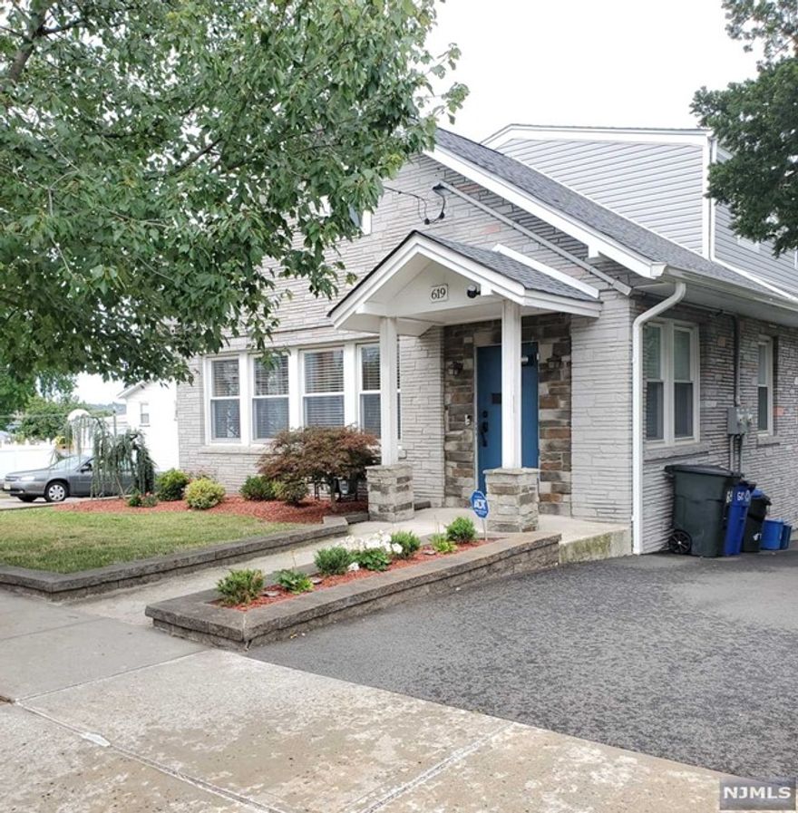 Beautifully maintained 1st floor unit that features 3 bedroom 1 bath on a quiet residential street. As an added bonus there is a sun room and ample closet space. Located near public transportation into NYC, shopping, restaurants and more. Off street parking as well as ALL UTILITIES are included. Washer/dryer on site. Pets will be considered pending size/breed.