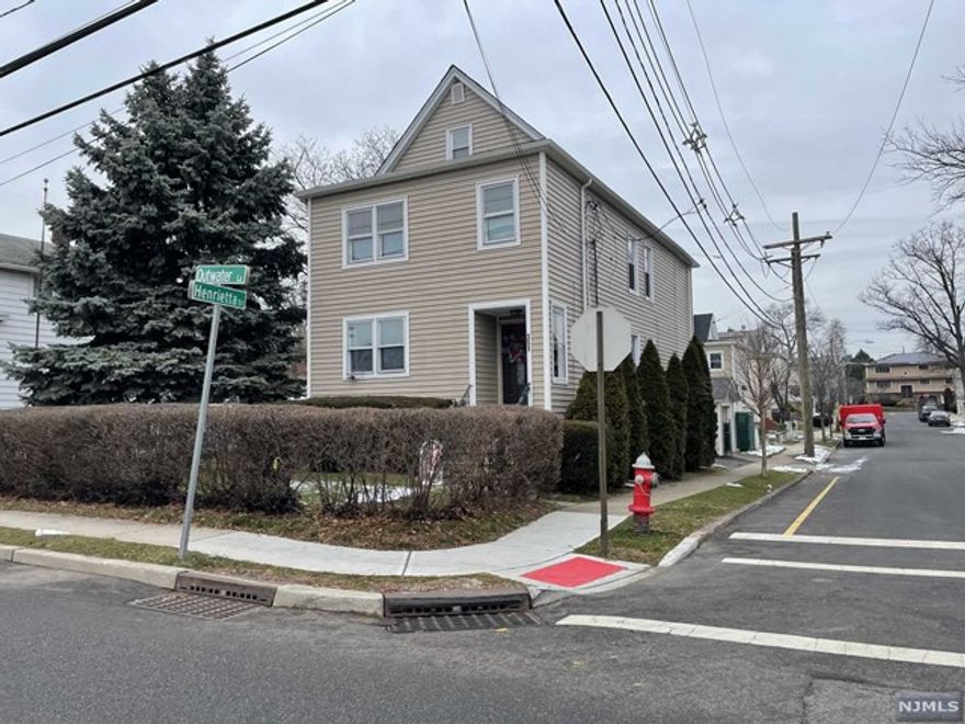 Spacious second floor 2 level apartment in prime location. Features large living room, dining room. kitchen, oversized bedroom with closet, laundry hook ups, second level office and large bedroom. Plenty of closet space. Use of yard. Steps away from NYC train station, Bus and all major highways. Credit min 650, proof of income, broker fee of 1 month due at the signing of the lease.