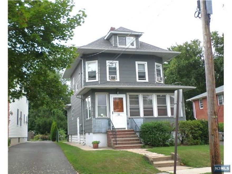 Beautiful apartment on the first floor with use of yard! This 2 bedroom apartment is light and bright with freshly painted walls and newly refinished hardwood floors.Ready to move right in!