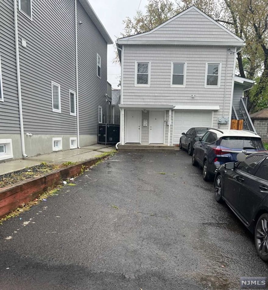 SPACIOUS 2ND FLOOR APARTMENT. FEATURING 4 BEDROOMS, 2 FULL BATHROOMS, UPDATED KITCHEN WITH NEW APPLIANCES, CENTRAL AIR, WASHER AND DRYER HOOKUP AND COMES WITH DRIVEWAY FOR PARKING SPACE. CLOSE TO MAJOR TRANSPORTATION. ALL UTILITIES SEPARATE. DON'T MISS OUT