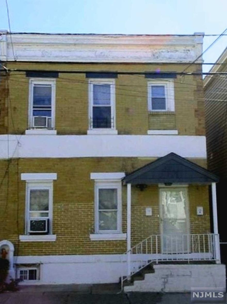 Recently updated 2 Bedroom apartment for rent in a residential neighborhood of Garfield NJ. Within 3 minutes walk to bus stop, close to parks, playground, stores and restaurants. You won't find rentals at this price.