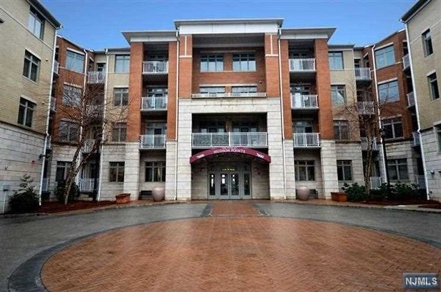 PREVIOUSLY MODEL HOME. SUNNY AND SPACIOUS UNIT IN PRESTIGIOUS HUDSON POINTE. STUNNING DIRECT VIEWS OF NYC AND RIVER FROM EVERY ROOMS. YOU CAN ENJOY A BEAUTIFUL VIEW OF THE RIVER THAT CHANGES THROUGHOUT ALL DAY. SOUTH AND EAST EXPOSURE. HARDWOOD FLOORS, GRANITE KITCHEN TOPS, LARGE SPACE FOR DEN. MARBLE BATH ROOM. LARGE BALCONY. AMENITIES INCLUDE POOL, MOVIE THEATER, CONFERENCE CENTER, POOL TABLE AND MORE... TWO INDOOR PARKING SPOTS ON THE SAME FLOOR. MUST SEE !!!!