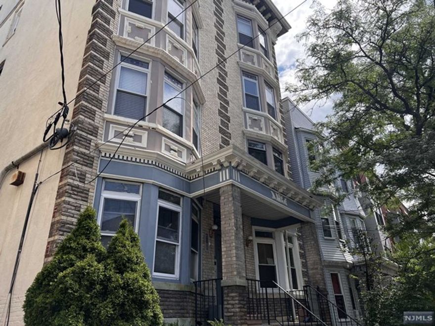 LOCATION, LOCATION, LOCATION. RENOVATED LARGE BRIGHT 2 BEDROOM APARTMENT ON THE 3ND FLOOR, CONVENIENTLY LOCATED IN JERSEY CITY HEIGHTS, A MUST SEE. LARGE LIVING ROOM, DINING AREA,, 2 FULL BATHS, MODERN KITCHEN WITH A DISHWASHER,, STOVE, REFRIGERATOR, CENTRAL AIR AND HARDWOOD FLOORS THROUGHOUT. NEAR SCHOOLS, PARKS,SHOPPING,RESTAURANTS AND MINUTES TO THE HOBOKEN LIGHT RAIL, A COMMUTERS DREAM . RENTAL APPLICATION AND NTN CREDIT CHECK REQUIRED.