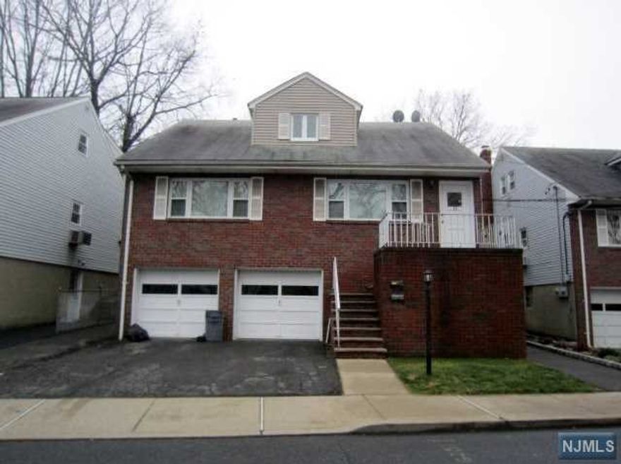 Spacious 3-bedroom, 1-bathroom main floor apartment of a non-owner occupied 2 family home located on a quiet dead end street. Hardwood floors throughout. Driveway parking. Central A/C.Tenant responsible for gas and electric. Small pet OK. Close proximity to parks, shopping and public transportation. Convenient to commuter bus. Equidistant to GWB and Lincoln Tunnel. Available immediately.