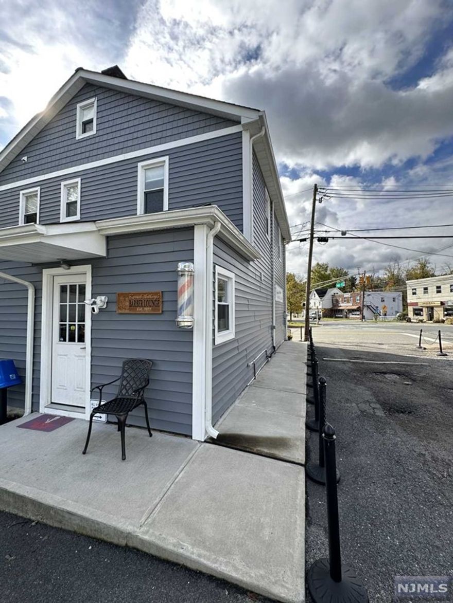 Gorgeous, high end barber shop/ salon newly renovated-move right in and enjoy working in a beautiful setting with fantastic clients. Great area/near major highways, new apartments, and many offices, etc. 5 year lease-currently in 18th month out of 60 month term. See media section for details.