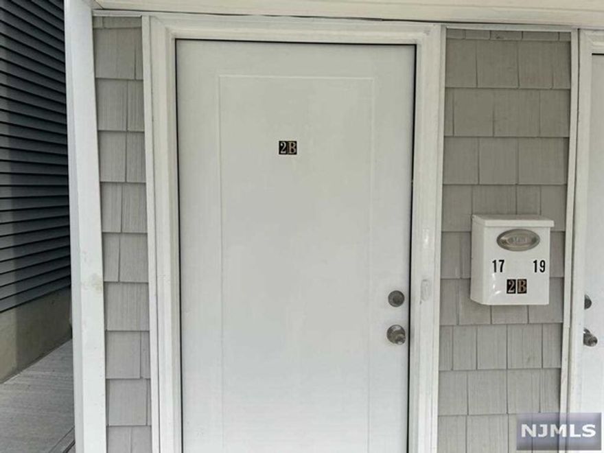 Beautiful newly renovated 2nd floor apartment. Futuring 4 bedrooms,updated kitchen with new appliances. 2 Full-bathrooms. central air, Wash and dryer hookups. Close to all major transportation. In a desire area. All utilities separate. Don't Miss out.