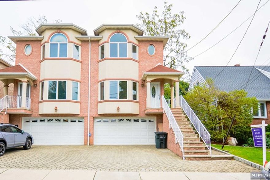 BEAUTIFUL IMMACULATELY KEPT DUPLEX SITUATED IN THE SOUGHT AFTER TOWN OF PALISADES PARK.UPDATED, READY TO MOVE IN. FEATURING THREE LARGE BEDROOMS, 3.5 BATH, LARGE LIVING ROOM, DINING AREA. FINISHED FAMILY ROOM ON THE GROUND LEVEL WITH FULL BATH, HARDWOOD FLOORS THROUGHOUT, FRESHLY PAINTED, NEW VANITIES IN THE BATHROOMS,CENTRAL AIR CONDITIONING. THE ENTIRE PROPERTY IS AMAZING! PROFESSIONALLY LANDSCAPED WITH GORGEOUSE BACK YARD. THE NEIGHBORHOOD IS QUIET. CLOSE TO GWB BRIDGE FOR YOUR NYC COMMUTE.