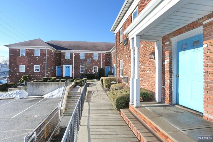 This Condo's sleek modern interior is a great stepping stone to ownership. With hardwood flooring, white cabinetry, recessed lighting, and subway tile, this unit offers an updated interior. The 692 sqft of living space includes a generous bedroom. Great maintenance package courtesy of the HOA, a secured storage area and dedicated 1 car parking. NYC access is practically right at your fingertips. North Arlington possesses a charming community vibe with plenty of local small businesses to support. Explore Riverside County Park with a rating of 4.8 Google stars. Just the perfect way to spend an afternoon!