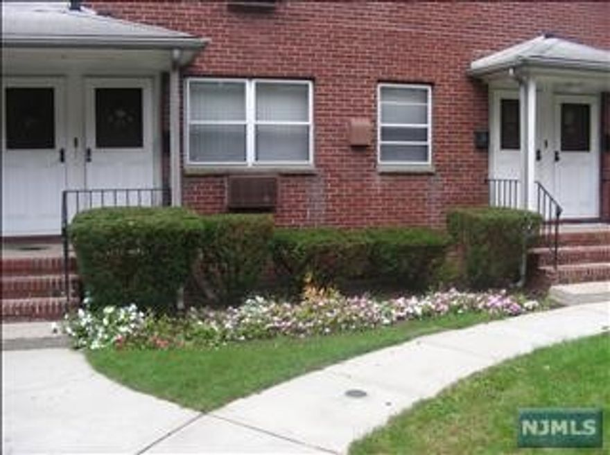 THIS APARTMENT FEATURES BRIGHT LIVING ROOM, DINING AREA, KITCHEN, PLENTY OF CLOSET SPACE AND CONVENIENTLY ON SITE LAUNDRY AND PARKING. ONLY 9 MILES AWAY FROM GW BRIDGE THIS APARTMENT IS CONVENIENTLY LOCATED NEXT TO TRANSPORTATION,SCHOOLS AND SHOPPING CENTER.