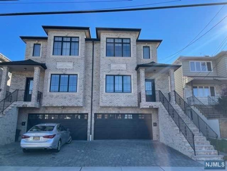 Newer construction Lg Duplex. Spacious layout w/Exquisite details. Lg living RM/ fpl, and Dining room, Modern eat in kitchen with spacious cabinets.2nd fl: Master BR/,Master bath/ high ceiling, Walk out basement with sep entrance, good for office. Lg Fam RM, Full bath Close to shopping. NY transportation.