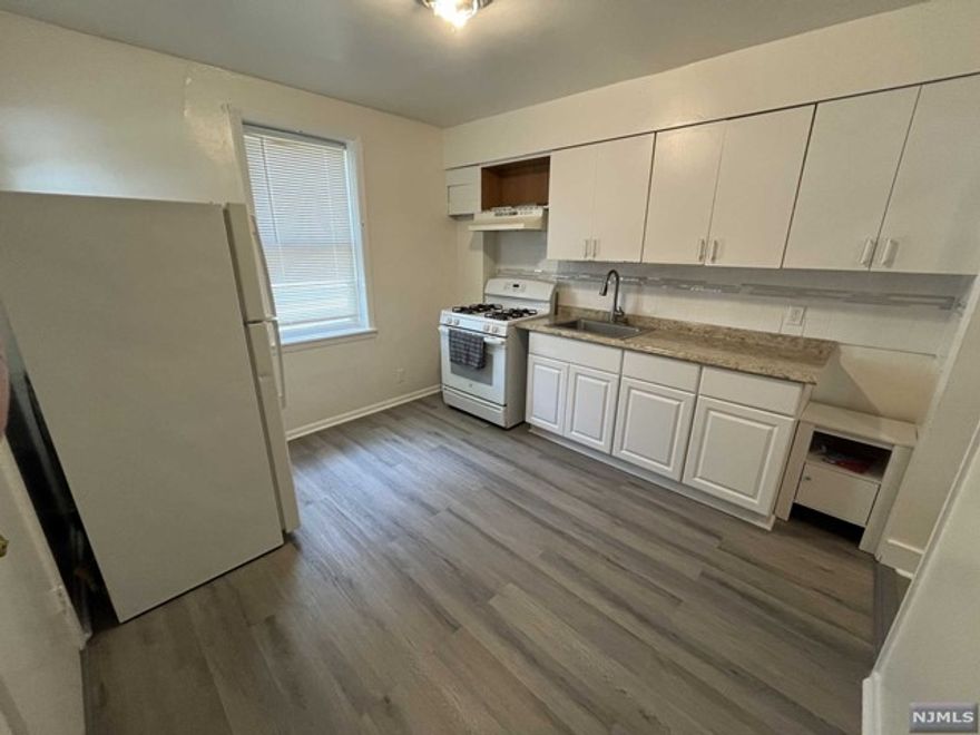 Studio apartment, brand new flooring throughout, entire apartment freshly painted, one off street parking spot included. Private exterior entrance and use of private porch. Easy access to Route 46 and NJ Transit Bus. Includes heat and hot water. Tenant pays for electric and cooking gas. Required: credit check, proof of income, 1 1/2 month security, ONLY $500 fee.