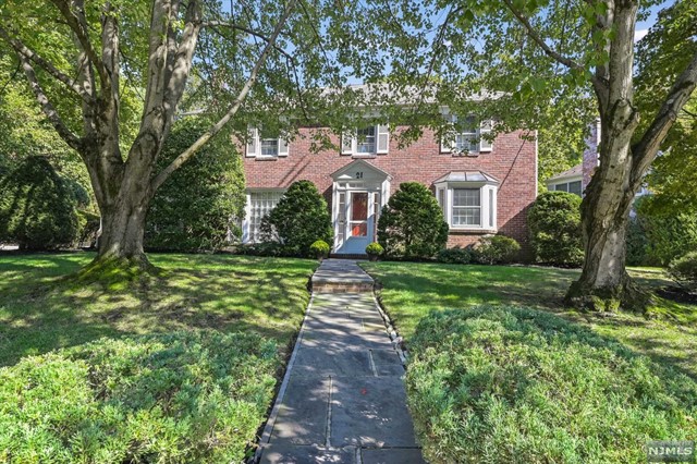 Property for Sale at 21 Howard Park Drive, Tenafly, New Jersey - Bedrooms: 4 
Bathrooms: 3 
Rooms: 9  - $1,699,000