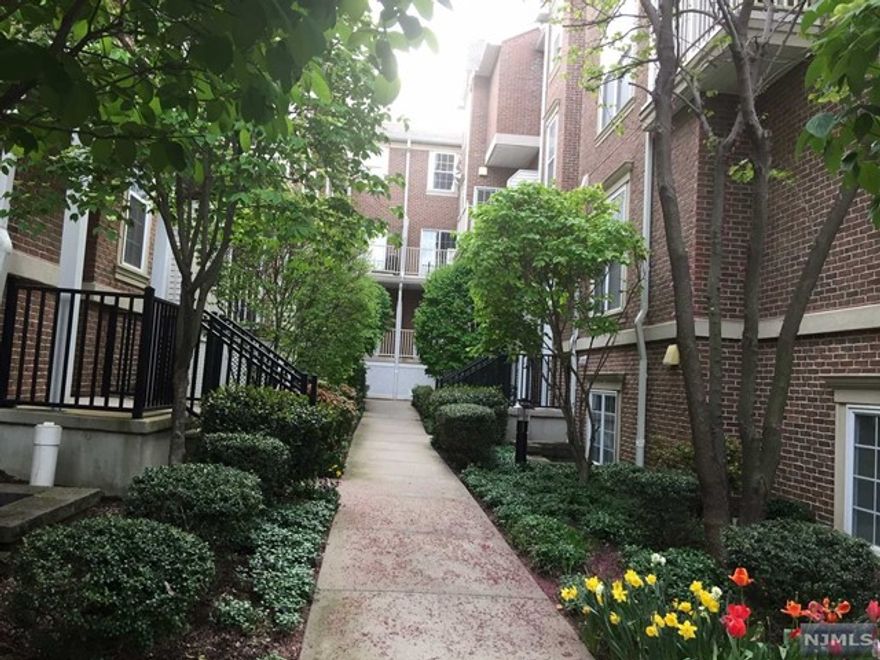 15-year old spacious townhome for sale. Large Federal model. 1480 SF. Refrigerator, Dishwasher, Trash Compactor, Washer and Dryer included. LR/DR: 16'8"X21'6", Kitchen: 16'8X8'7, BRS: 16'9X12 & 14'3X10'4, Loft/Study: 18'3X10'2. 2 Central Air/heat units. 2-Story high Ceiling in Living Rm. W/W carpeting replaced recently. One covered parking space included. Gym, Clubhouse & swimming pool onsite. Short Walk to Harrison Path Station. Close to NJPAC, Prudential Center, NJIT & Rutgers University. Flood insurance covered by condo HOA fees. $150 move-in fee & $200 moving deposit required by the condo management. Some of the photos taken before the current moved in. One domestic pet under 40 lbs is allowed.