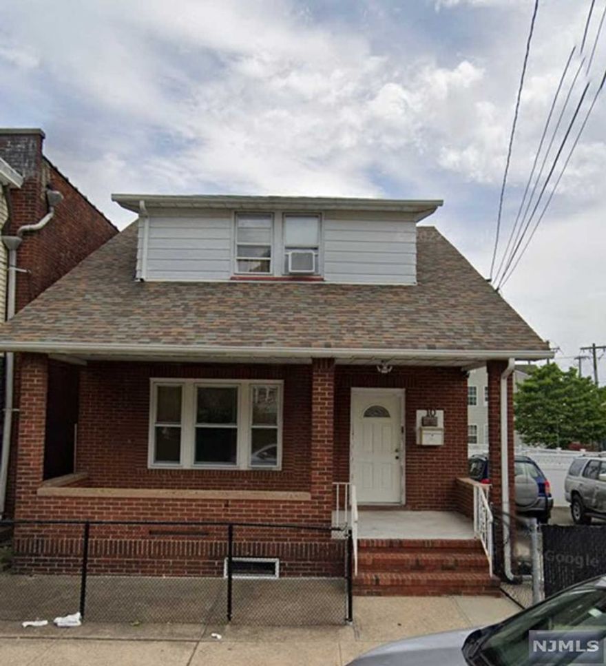 2 bedroom apartment. Second floor. New appliances. Move in Ready. No pets