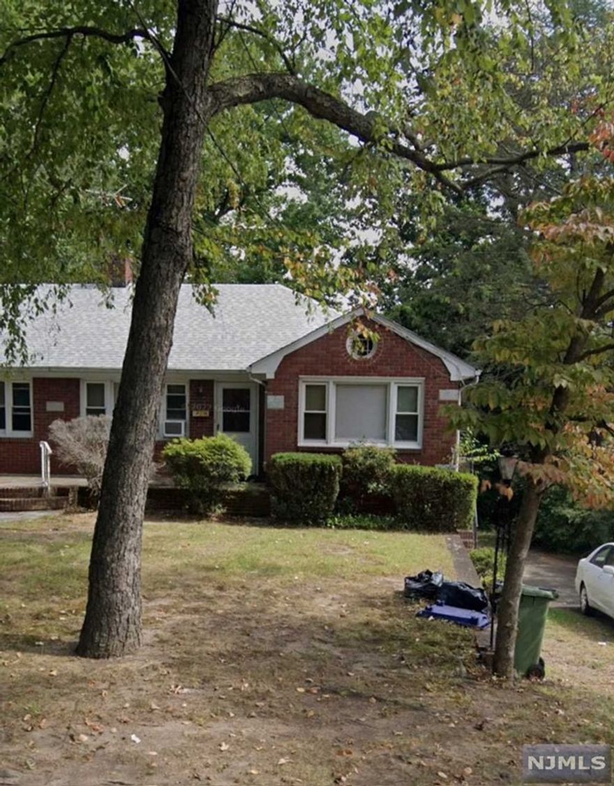 Clean 2 Bedroom one and a half bath apartment with hardwood floors and large eat in kitchen. One Car Garage. Side by Side Duplex. Laundry in basement. Credit Check and Interview Required. Tenant does snow removal. Landlord provides lawn care.