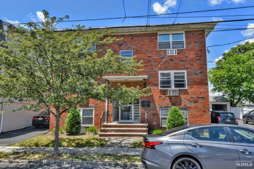 Desirable 1 Bed condo in Belleville. Dng area just off the Kitch. Nice size LVG Rm. and Bed. Low taxes & HOA. Located near Branch Brook Pk with its renowned Cherry Blossoms, nearby transport, shopping, minutes away to downtown Montclair.