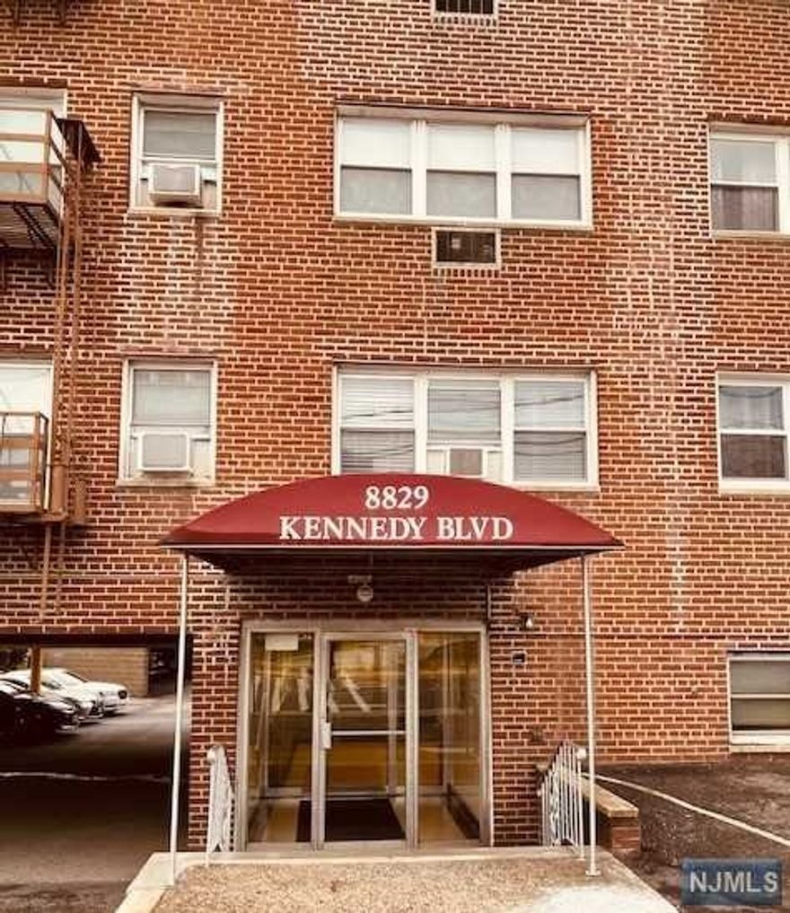 2 BEDROOM UNIT ON THE 5TH FLOOR 846 SQFT IN MULTILEVEL BUILDING WITH AN ELEVATOR. LAUNDRY ROOM ON SITE. LOW MAINTANACE INCLUDING HEAT, HOT WATER, WATER, PARKING AND SEWER. THIS UNIT COMES WITH ONE OUTDOOR PARKING SPACE CLOSE TO THE BACK DOOR. PLEASE NOTE: THE UNIT NEEDS WORK! GREAT LOCATION CLOSE TO EVERYTHING...
