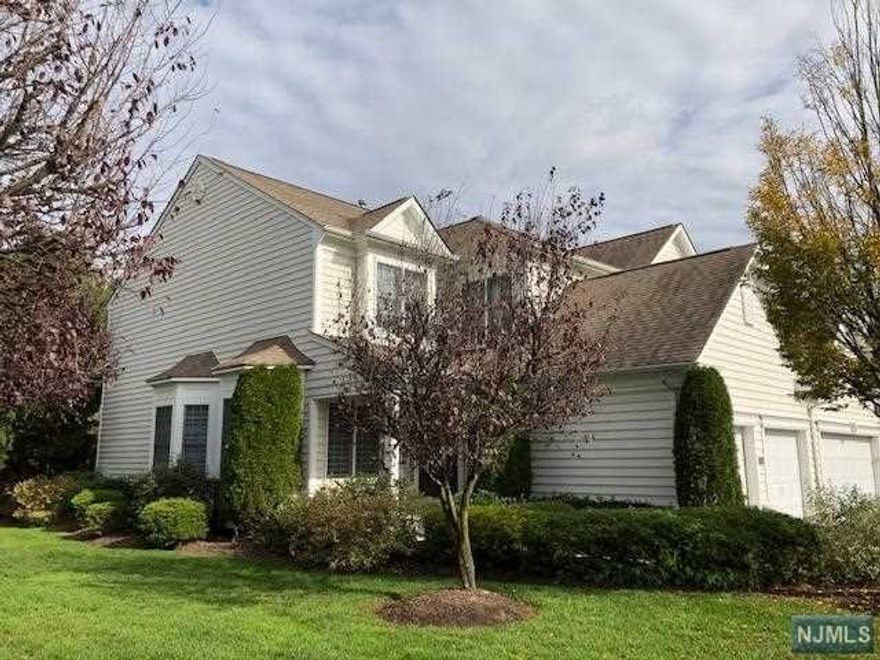 UNIQUE END UNIT, SHANNON MODEL IN DESIRABLE BRETTONWOOD COMPLEX. IMMACULATE LIKE NEW. NEWER HARDWOOD FLOORS THROUGHOUT, ALL NEWER WINDOW TREATMENT, ALL NEWER APPLIANCES, NEWER A/C, NEWER HEATING SYSTEM, NEWER HOT WATER HEATER, WHOLE HOUSE FRESHLY PAINTED. BEAUTIFUL FINISHED BASEMENT WITH HARDWOOD FLOORING, COMPUTER ROOM, FULL BATH AND MUCH MORE.