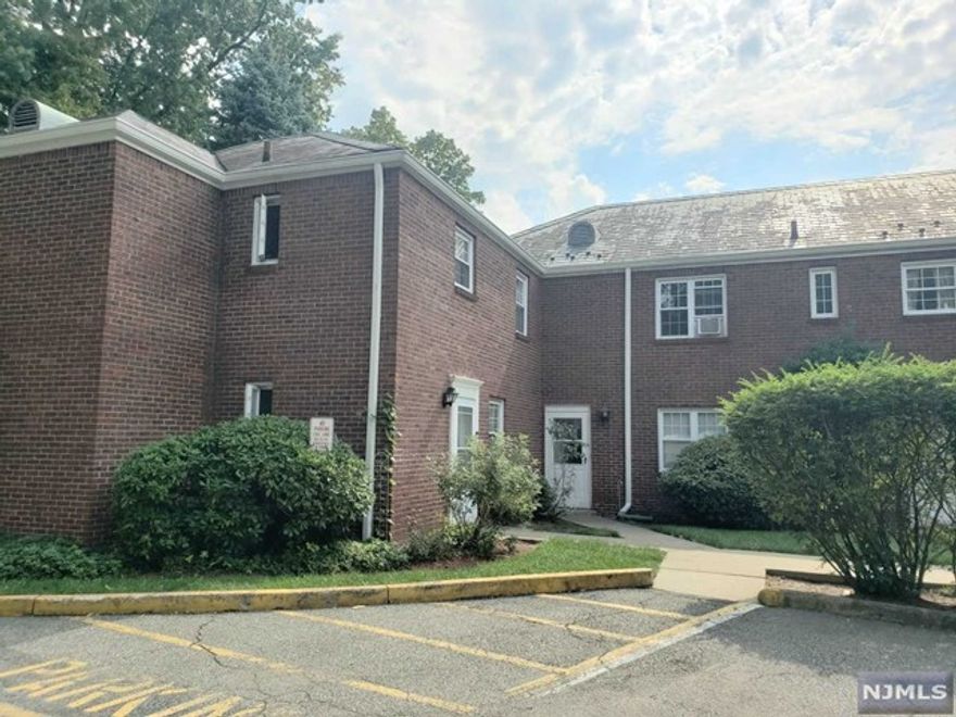 Quiet and bright garden condo Estate of Englewood 1BR. Nice corner end unit in the back of the complex. All hardwood floor, nice size BR and dining area. Heat and hot water included in rent. Easy commute. Tenant has to show good income, credit and rent payment history. Tenant's insurance required. Move in/out fee (100:nr, 50:nr, 250:refundible deposit) Upon lease sign, tenant pays 1st month rent, 1.5 mo deposit, one month realtor fee. *** No pets allowed. *** Unit will be freshly painted and cleaned.