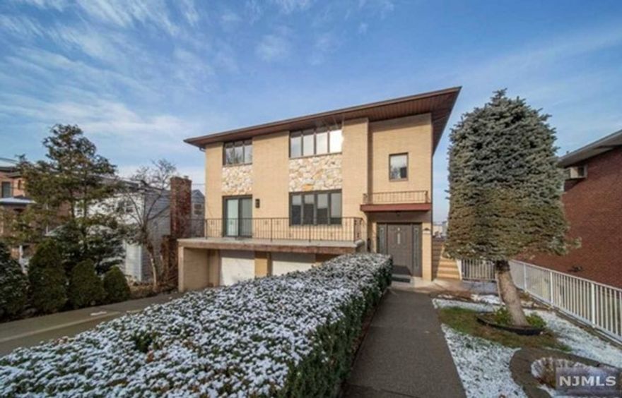 OVER SIZE 2FAMILY 2ND FLOOR UNIT -MASTER BEDROOM WITH UPDATED MASTER BATH 2 LARGE BEDROOMS WITH FULL BATH(will be renovated before move in) , COMES WITH LR,DR ,HARDWOOD FLOORS PLENTY OFF CLOSETS, CENTRAL A/C,EXTRA ROOM IN THE BASEMENT FOR STORAGE(master bedroom size), 1CAR GARAGE.LAUNDRY IN UNIT,RENOVATED KITCHEN & MASTERBATH,GREAT LOCATION ,VERY BRIGHT FACING SOUTH EAST. NO PETS ARE ALLOWED.