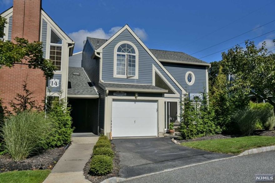 GROUND LEVEL 2 BEDROOM END UNIT, NO STEPS!!! PRIVATE ENTRY, TILED ENTRY FOYER WITH GUEST COAT CLOSET, LG LIVING RM WITH GAS FIREPLACE AND OVERSIZED MANTLE, BOTH LIVING RM AND DINING ROOM ARE SUN DRENCHED WITH WALL OF WINDOWS AND FRENCH DOORS LEADING TO PRIVATE PATIO OVERLOOKING SPRAWLING LAWN WITH MATURE PLANTINGS. KITCHEN HAS OAK CABINETS WITH QUARTZ COUNTER TOPS & STAINLESS STEEL APPLIANCES. MAIN BATH TILED WITH SHOWER OVER TUB, 2ND BEDROOM BRIGHT WITH 2 WINDOWS & LARGE CLOSET, GOOD SIZED MASTER BEDROOM WITH 2 DOUBLE CLOSETS,MASTER BATH TILED WITH STALL SHOWER, LARGE LINEN CLOSET IN HALL,LAUNDRY IN UNIT. HARDWOOD FLOORING THRUOUT EXCEPT BEDROOMS WHICH HAVE CARPETING. GARAGE AT END ALLOWING FOR ADDITIONAL PARKING! EXCELLENT SCHOOLS! WONDERFUL PLACE TO CALL HOME!