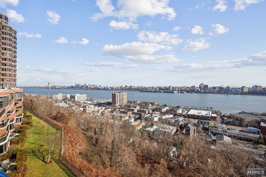 BEAUTIFUL BRIGHT 2BR/2.5BATH IN THE CARLYLE TOWERS WITH ASTONISHING EAST VIEWS OF THE HUDSON RIVER, UPDATE KICHEN , THE BUILDING HAS 24HR DOORMAN, AMENITIES-PALISADIUM HEALTH CLUB MEMBERSHIP, VALET PARKING, (ONE PARKING INCLUDING )CONCIERGE,INDOOR GARAGE PARKING SPACE INCLUDED,POOL,CHILDREN'S PLAYROOM,LIBRARY. NYC TRANSP AT CORNER.